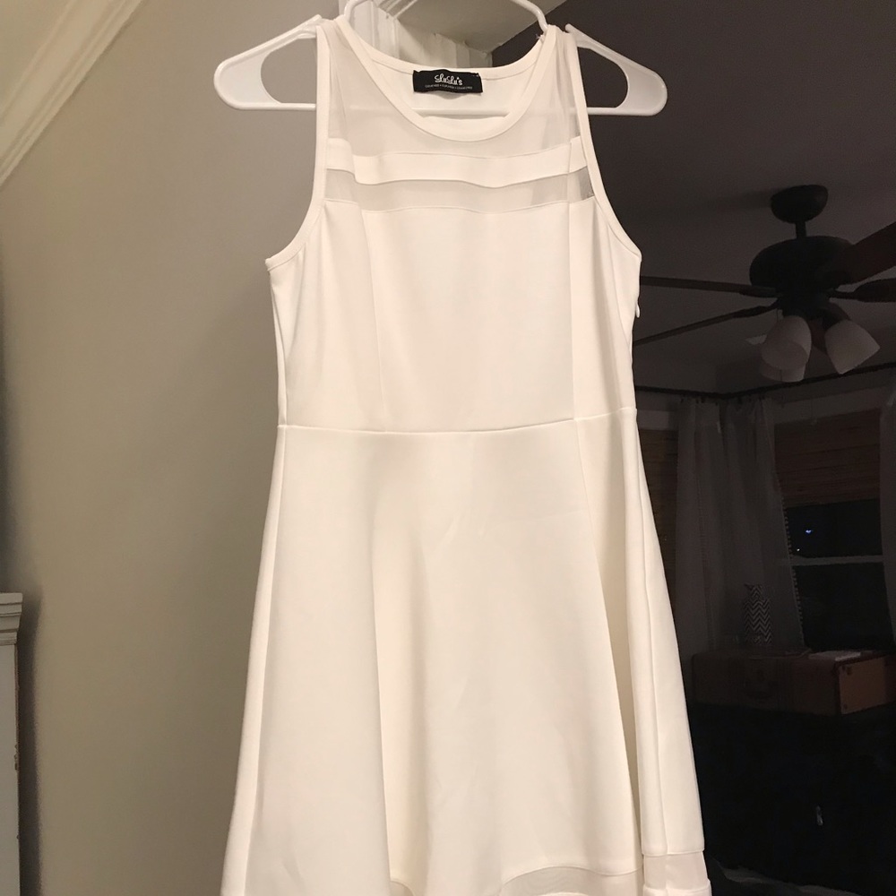 Lulu’s white dress